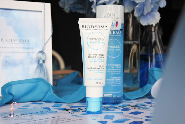 SKINCARE FOR DEHYDRATED SENSITIVE SKIN: BIODERMA HYDRABIO LIGHT MOISTURIZING CARE AND MOISTURIZING AND RADIANCE LOTION feels refreshing, absorb into the skin quickly, doesnt leave any sticky residue, spread and blend easily and of course, helps to keep THE skin looking healthy!