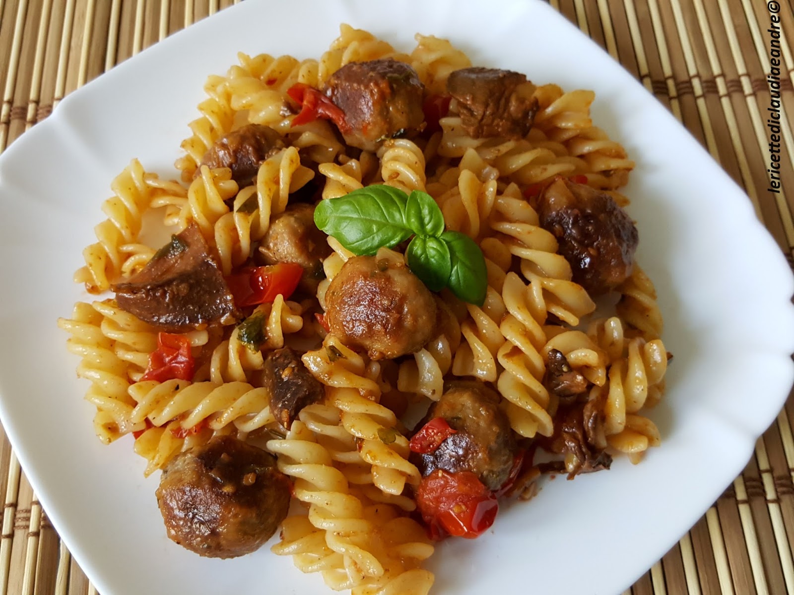 Pasta con polpette, porcini e pomodorini Ricetta ed ingredienti dei
