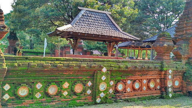 2 hari 1 malam di Cirebon part 1, keraton cirebon, nasi gamblang bu nur, wisata kuliner cirebon