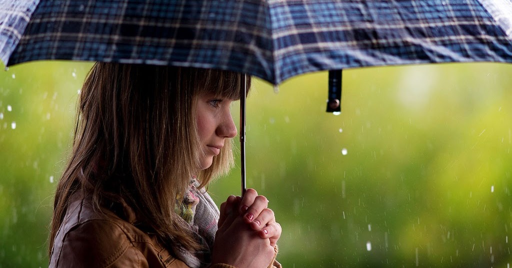 Девушка три дня дождя. Фестиваль дождь. Girl with Umbrella under Rain. Хмурый дождь и человек фото. She s in the rain