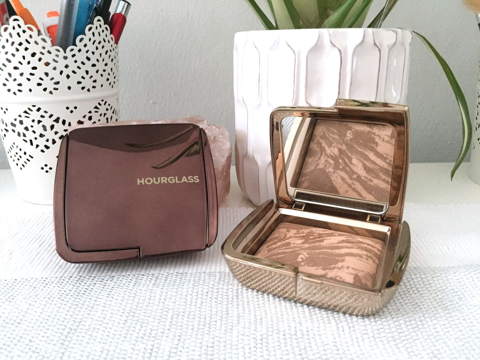 Hourglass Ambient Lighting Bronzer in Radiant Bronze Light - CrystalCandy  Makeup Blog