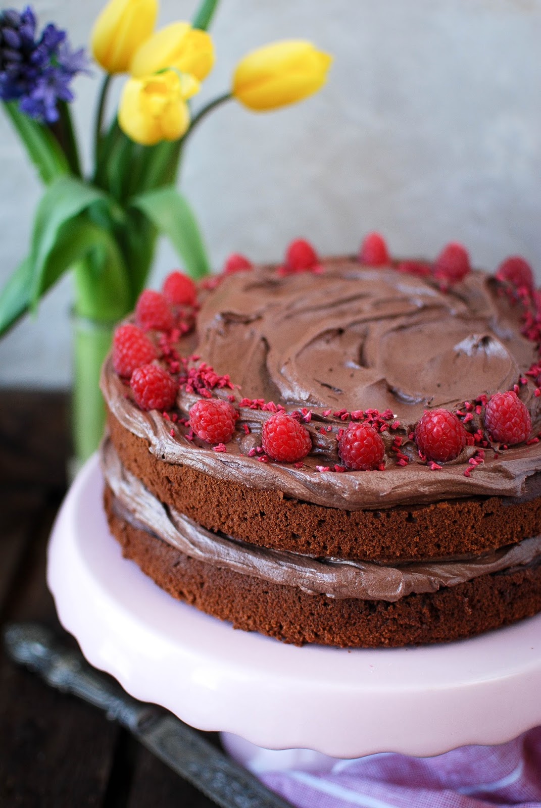 The best vegan chocolate cake recipe ever, give it a try and see for yourself.