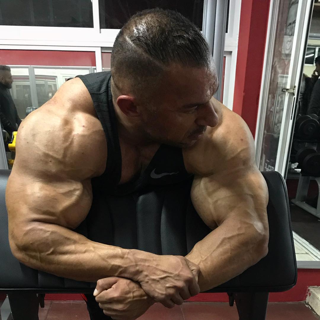 Muscle Lover TurkishCypriot bodybuilder Murat Senyigit (2)