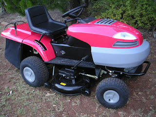 Datos Curiosos: ¡Condujo una cortadora de césped!