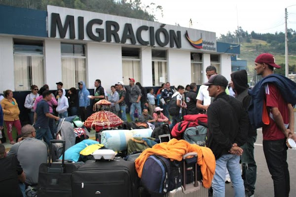 Ecuador exigirá a venezolanos presentación de pasaporte para ingresar al país Ecuador exigirá a venezolanos presentación de pasaporte para ingresar al país