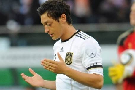 muslim football players soccer famous mesut ozil list player germany madrid real club attacking midfielder position zil