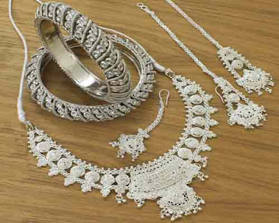 @InstaMag - Silver objects tarnish easily and develop stains and scratches. Avoid wrapping your silver in plastic bags and polish it with a toothpaste, says an expert. simple-steps-to-maintain-you-silver-jewellery