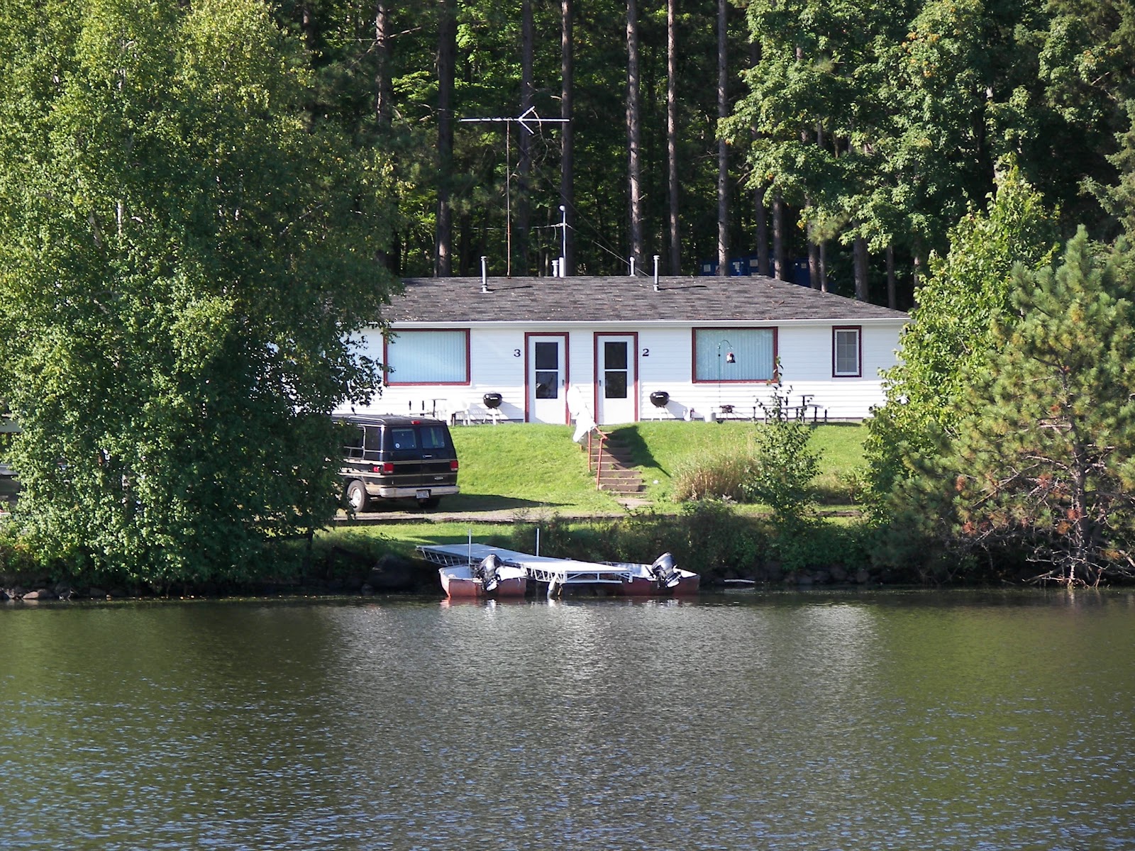 White Manor Resort on Nelson Lake in Northern Wisconsin Waters Edge Cabins