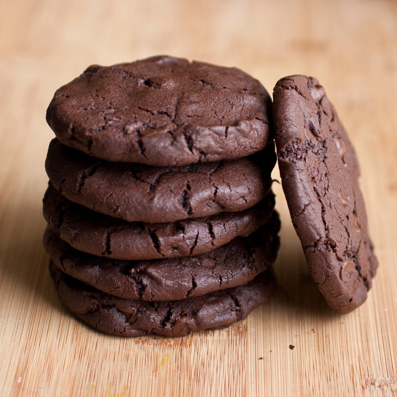 The Rugged Wife: Jumbo Salted Double Dark Chocolate Cookies