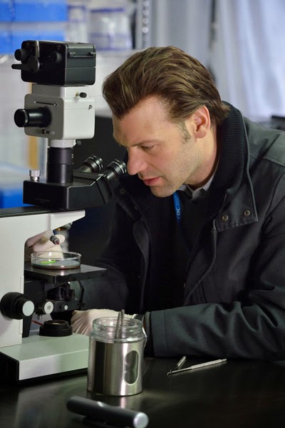 Corey Stoll as Dr. Ephraim Eph Goodweather performing tests in The Strain Season 1 Episode 2 The Box