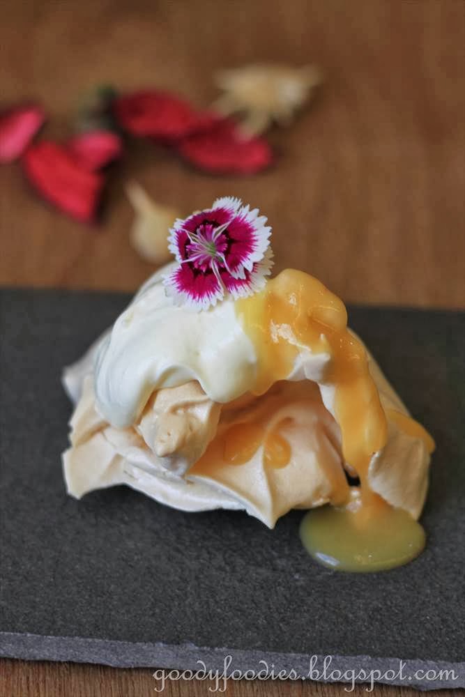 GoodyFoodies Recipe The Perfect Meringues with Whipped Cream and