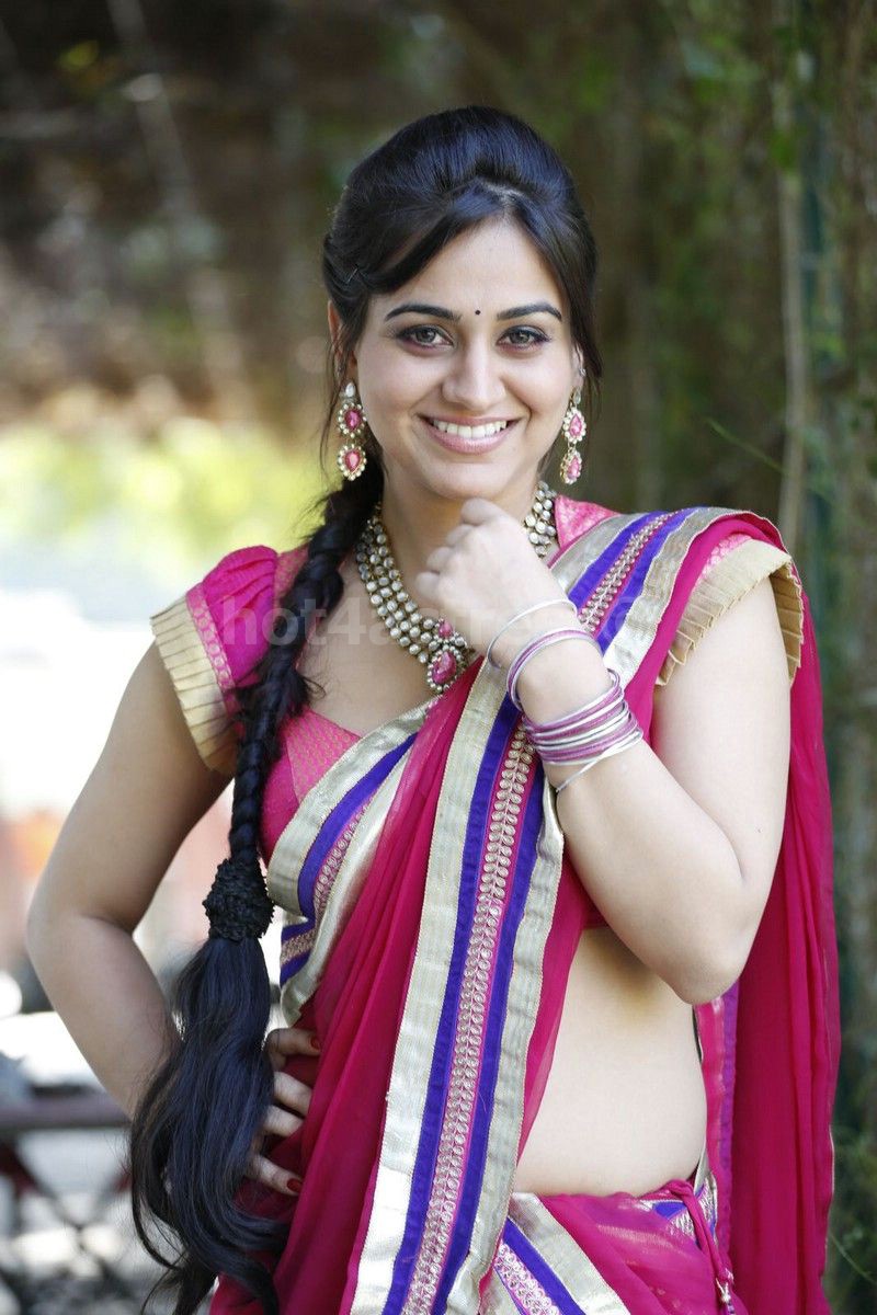 Tamil actress Aksha Latest navel pics in Saree - Hot 4 Actress