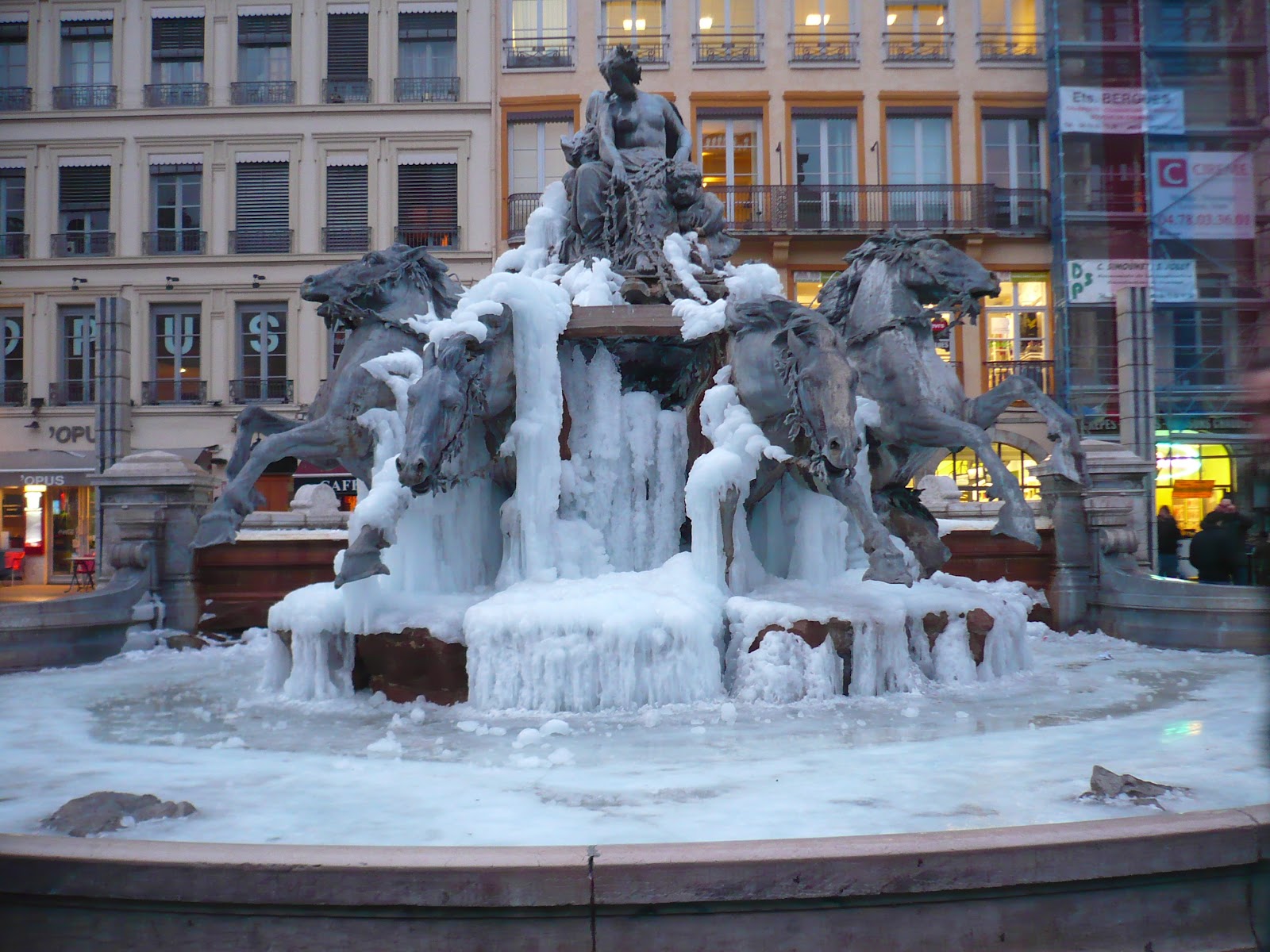Lyon by Flo La fontaine Bartholdi place des Terreaux