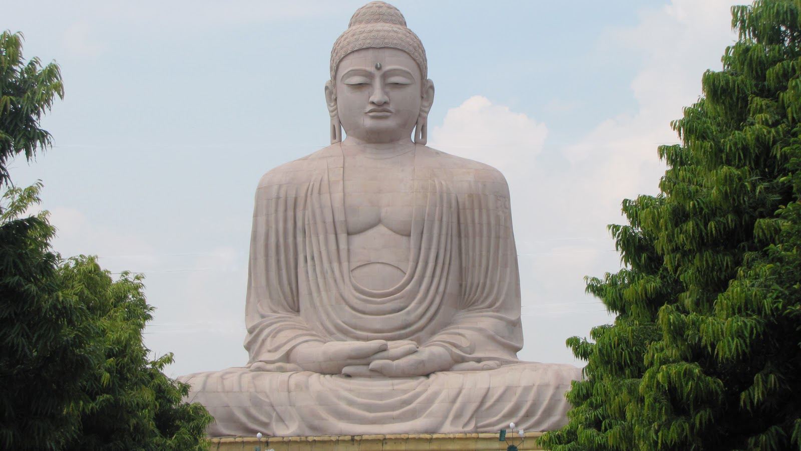 Уза буда. Будда Шакьямуни Бодхгая. Статуя Будды в Индии. Древняя Индия Будда. Статуя Будды в древней Индии.