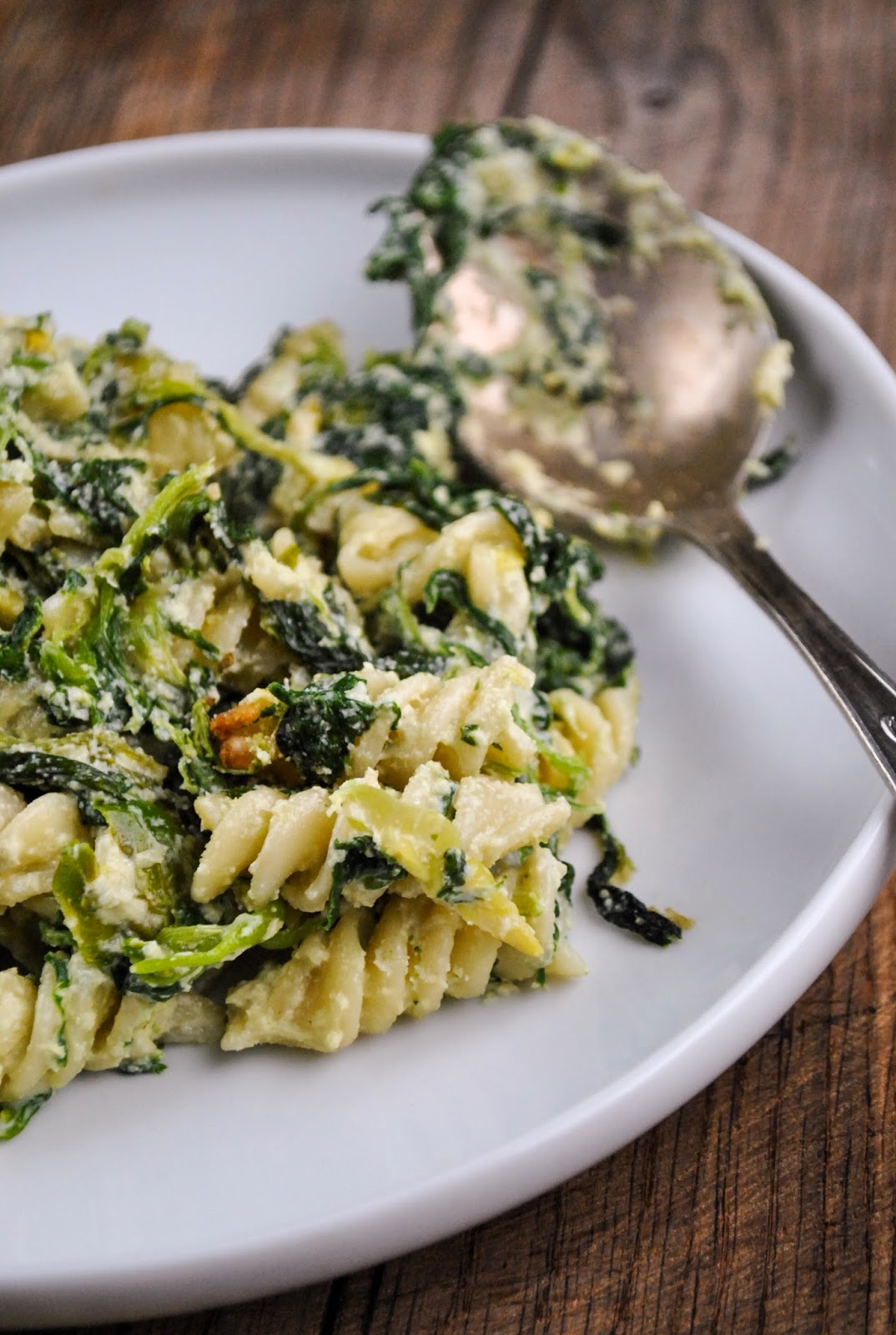 Baked pasta with creamy spinach and Brussels sprouts VeganSandra