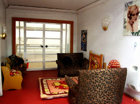 Lounge of an Art Deco moderne-style dolls house by Anne Reid