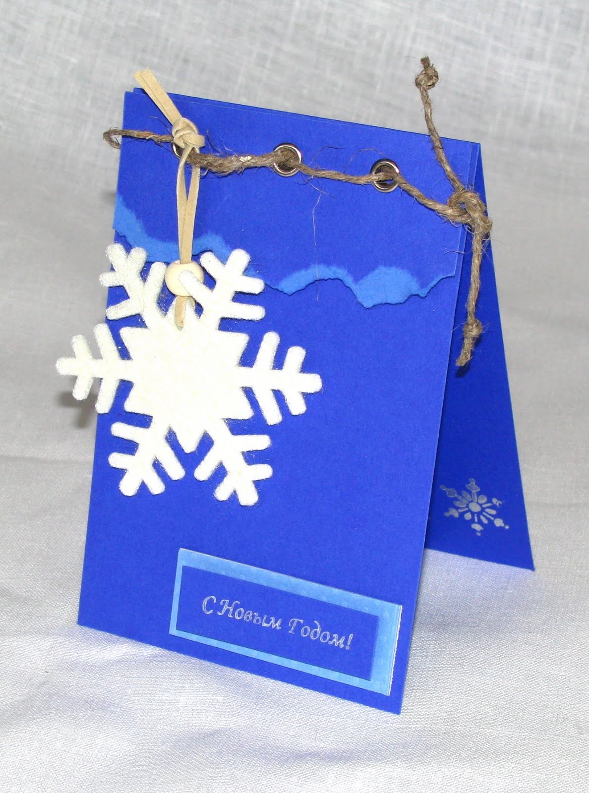 новогодняя открытка снежинка своими руками. открытка снежинка. снежинка открытка. снежинка открытка. открытка из снежинок.