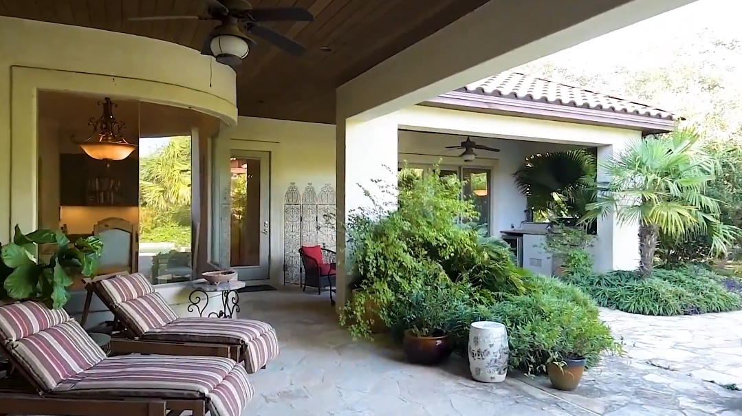21 Photos vs. 234 Winding Ln, San Antonio, TX Interior Design Luxury Home Tour