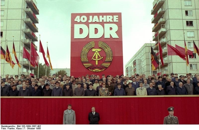 Ostalgie: Good Bye, Lenin!: 40 Aniversario de la fundación de la RDA y ...