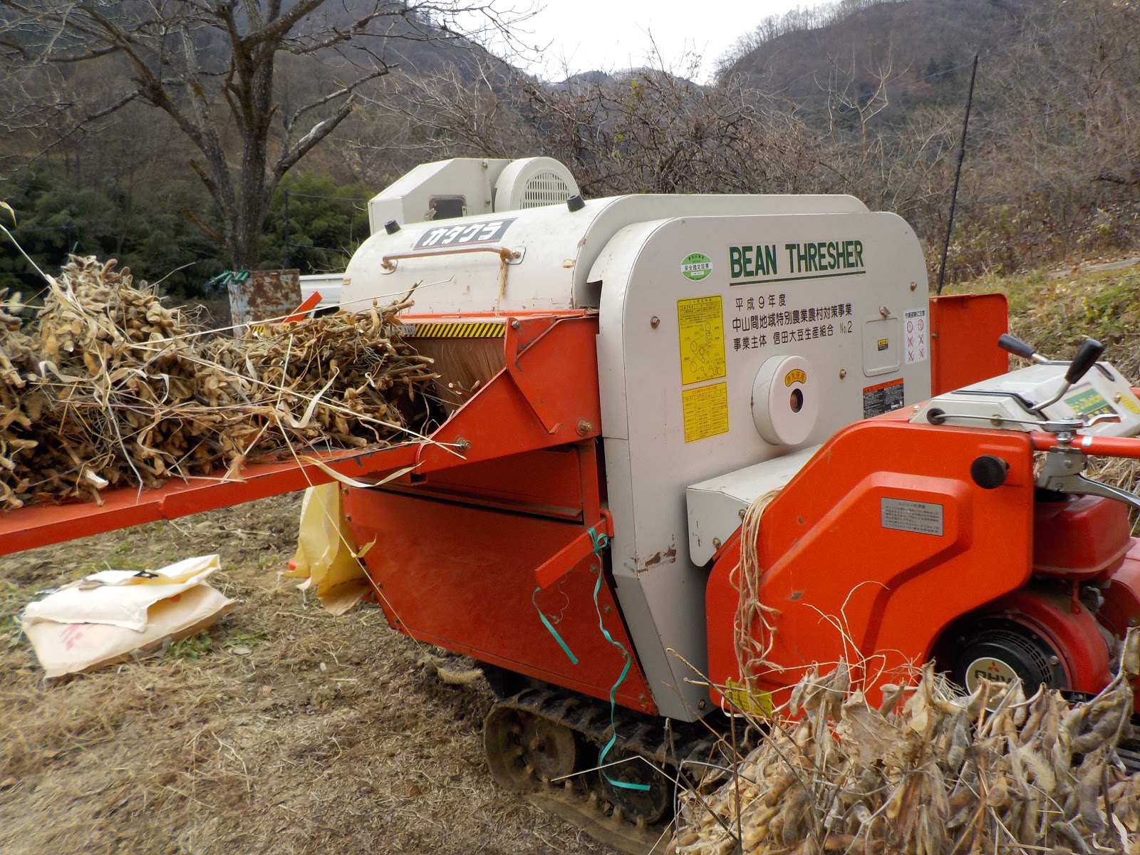 よろこぶつち農園のブログ 大豆の脱穀