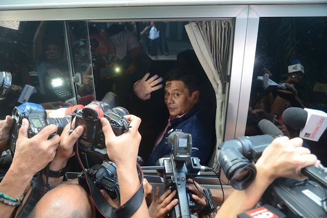 Sen. Bong Revilla Umaasa ding Maging Malaya Rin Kagaya ng Kanyang Kaibigang si Sen. Jinggoy Estrada Sen. Bong Revilla Umaasa ding Maging Malaya Rin Kagaya ng Kanyang Kaibigang si Sen. Jinggoy Estrada