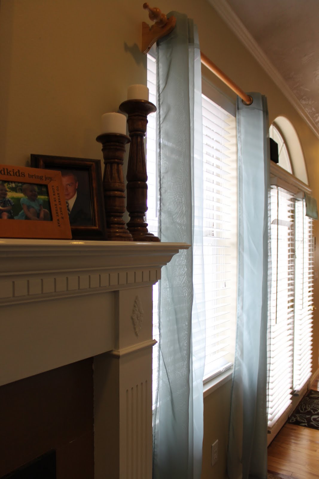 do it yourself divas DIY Turn Cloth Napkins into Curtains