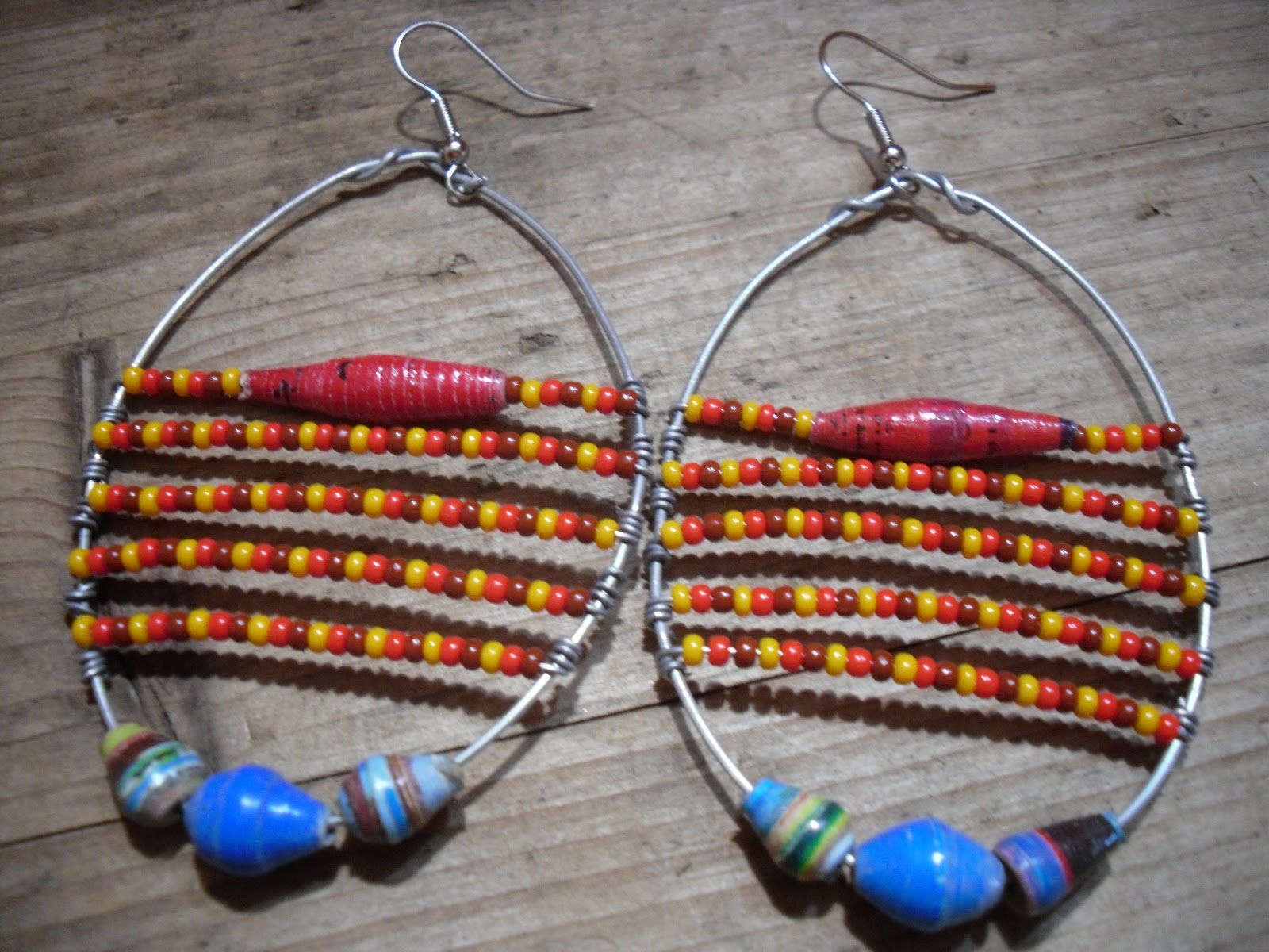 Levitando en Afrika: pendientes de alambre con bolas incas y bolas de ...