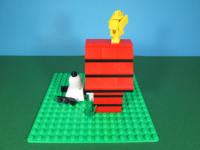 MOC LEGO Snoopy & Woodstock e a sua casota
