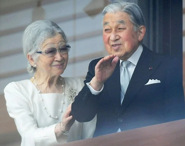 Emperor Naruhito, his wife Empress Masako, Crown Princess Kiko, Princess Mako, Princess Kako, Emeritus Akihito and Empress Emerita Michiko