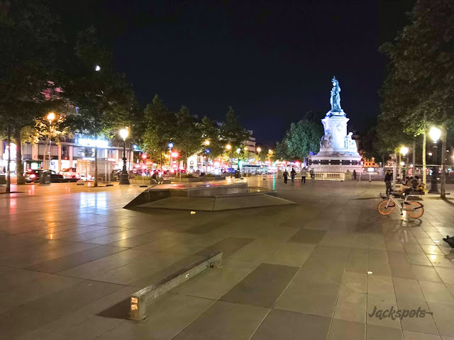 Skatepark République Paris night