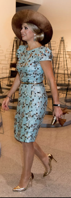 Robe Natan / escarpins Gianvito Rossi / minaudière Natan