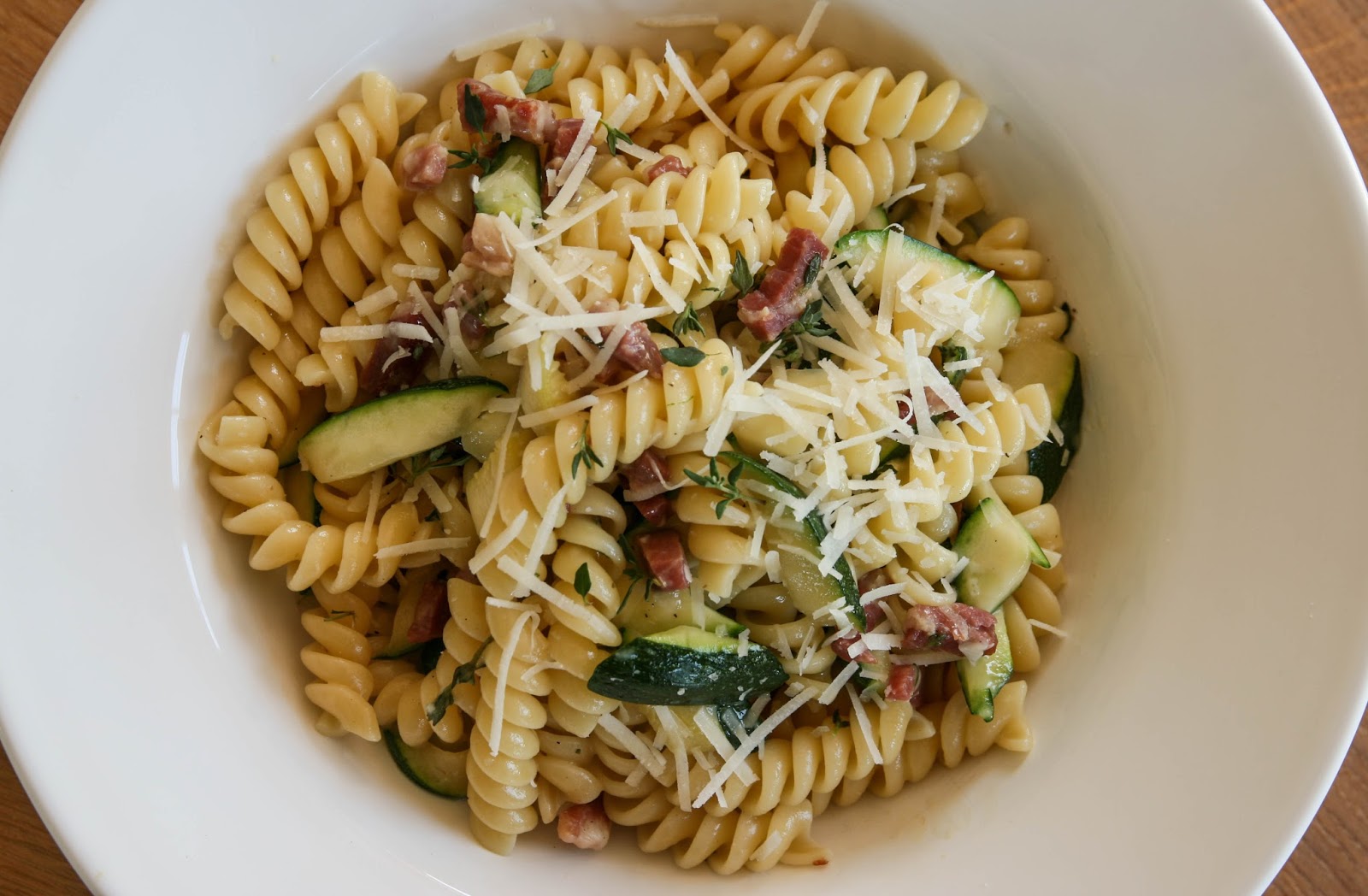 Huis, tuin en keukenvertier Pasta carbonara met courgette