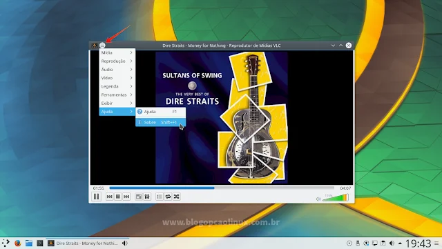 Área de trabalho do KDE Plasma 5.9, mostrando o menu do VLC Media Player em um botão na lateral esquerda da barra de título