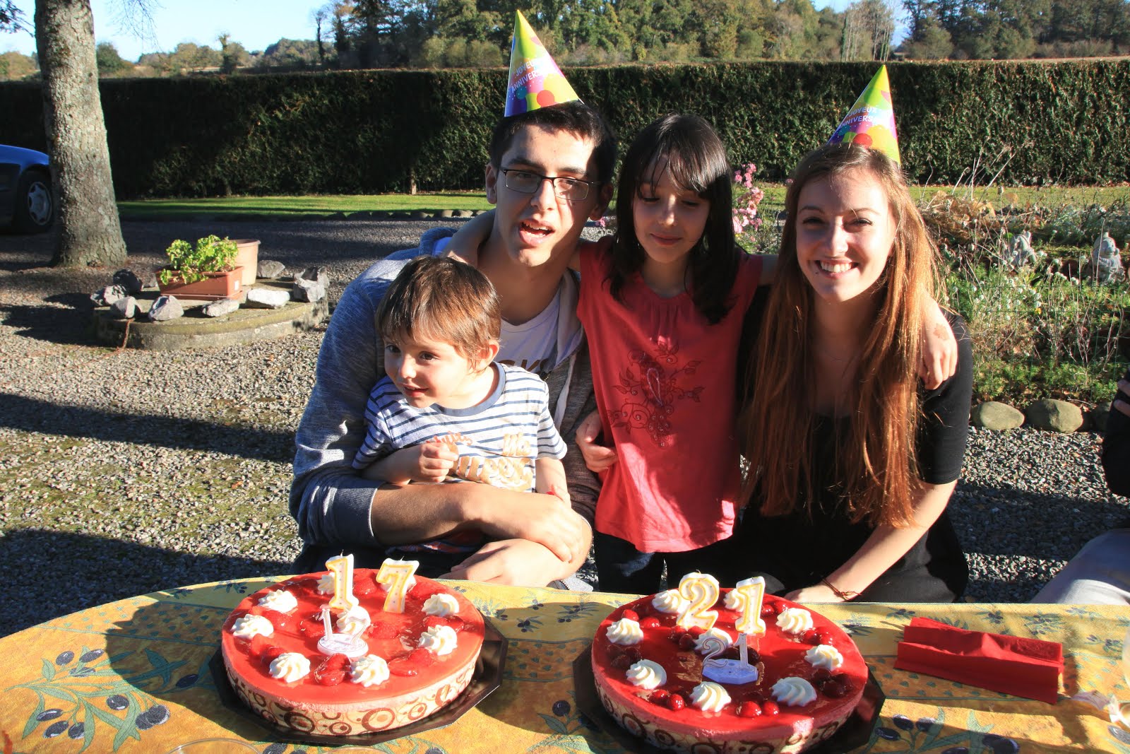 REPAS D'ANNIVERSAIRE EN FAMILLE DES ENFANTS