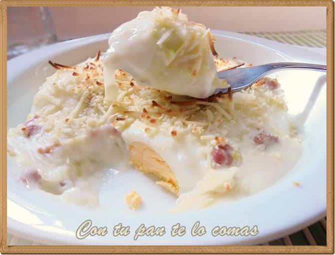 Huevos gratinados con bechamel de puerros y jamon