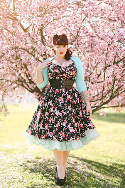 Curves to Kill...: Spring Pastels
