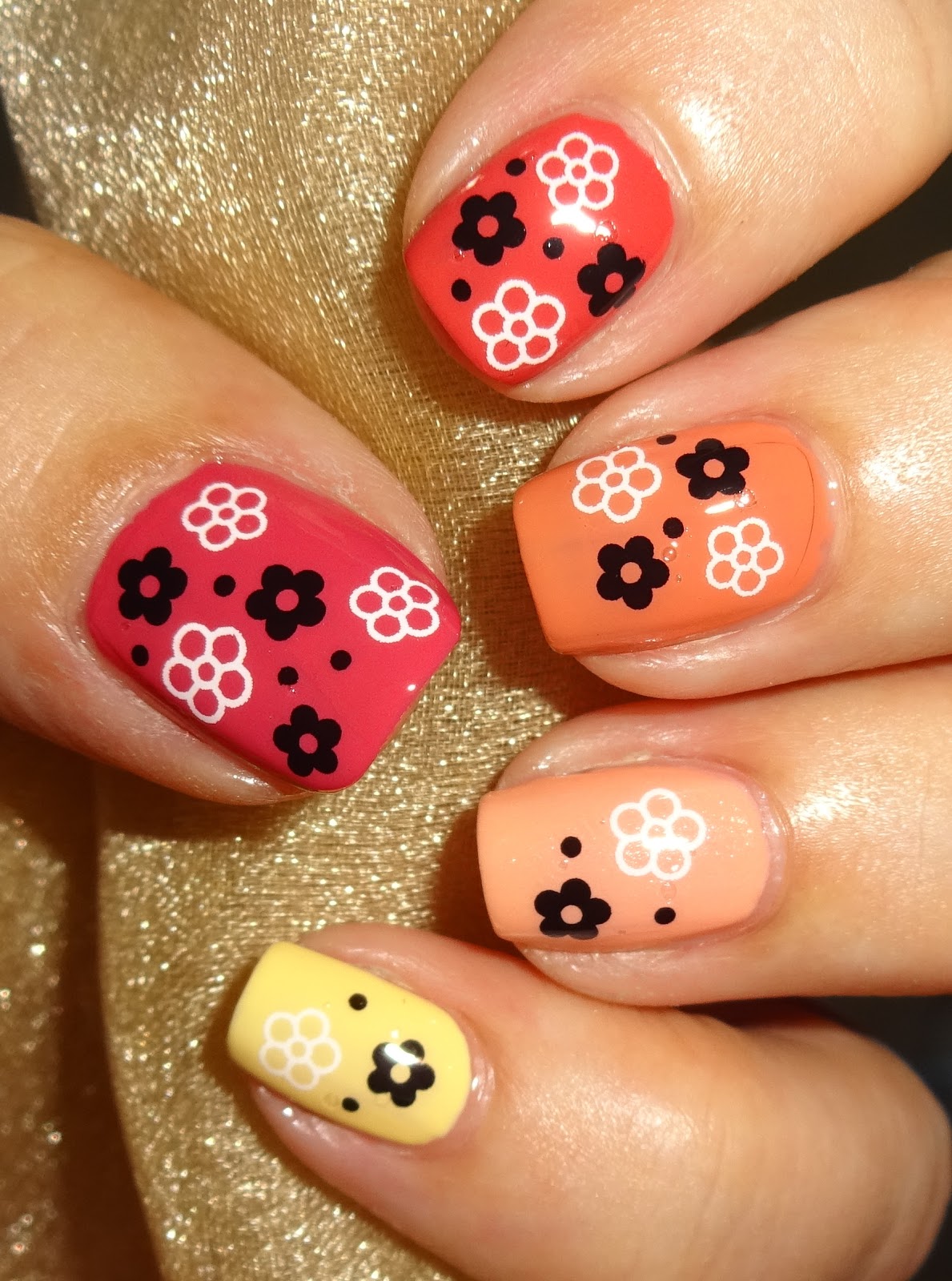 Wendy's Delights: Monochrome Daisy Nail Water Decals from Sparkly Nails