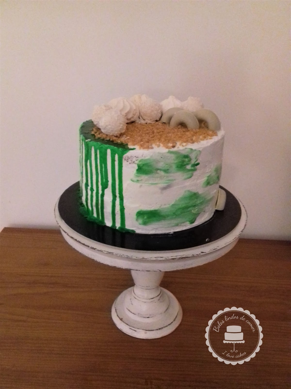 Bolos lindos de comer Drip cake verde e branco/ Green and white drip cake