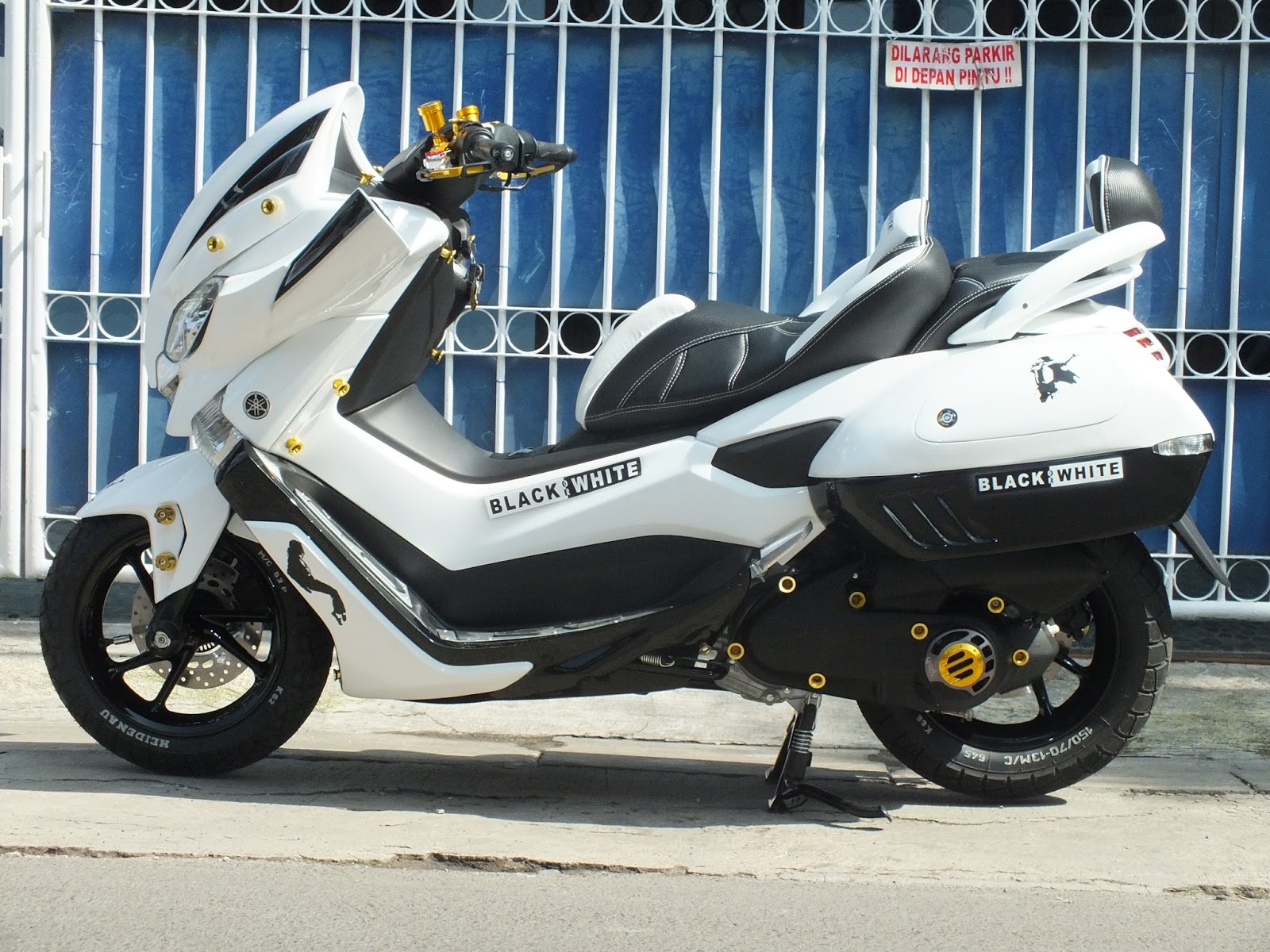 Ngecat MOTOR: YAMAHA NMAX BLACK OR WHITE CLIENT MR. AL JAKARTA PUSAT