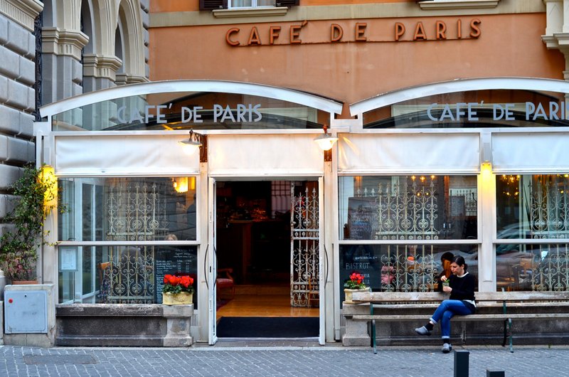 Il nuovo Café de Paris, l'aperitivo con l'esprit e la panca più lunga