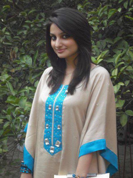 Indian And Pakistani Beautiful Girls Pictures.