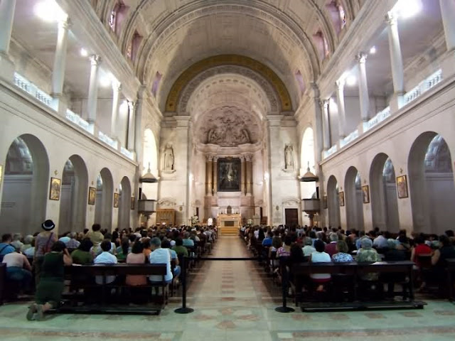 Basílica de Nossa Senhora do Rosário em Fátima Basílica de Nossa Senhora do Rosário em Fátima