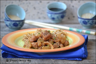 Pui cu susan, ananas si muguri de bambus