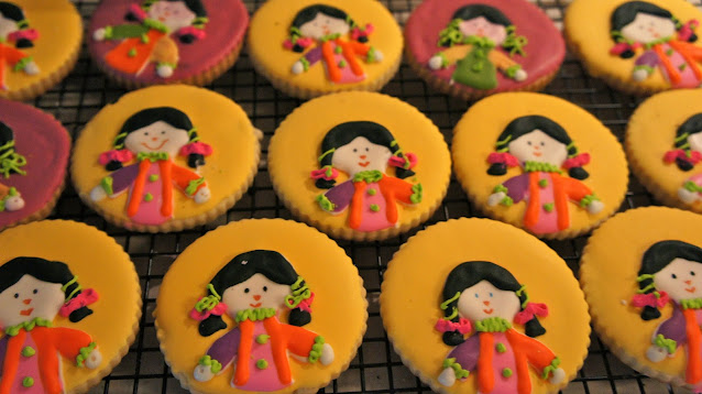 Mexican dolls cookies @  www.thecookiecouture.com, Mexican doll cookie, Mexican rag doll cookie, doll cookie, Mexican muneca cookie, rad doll cookie