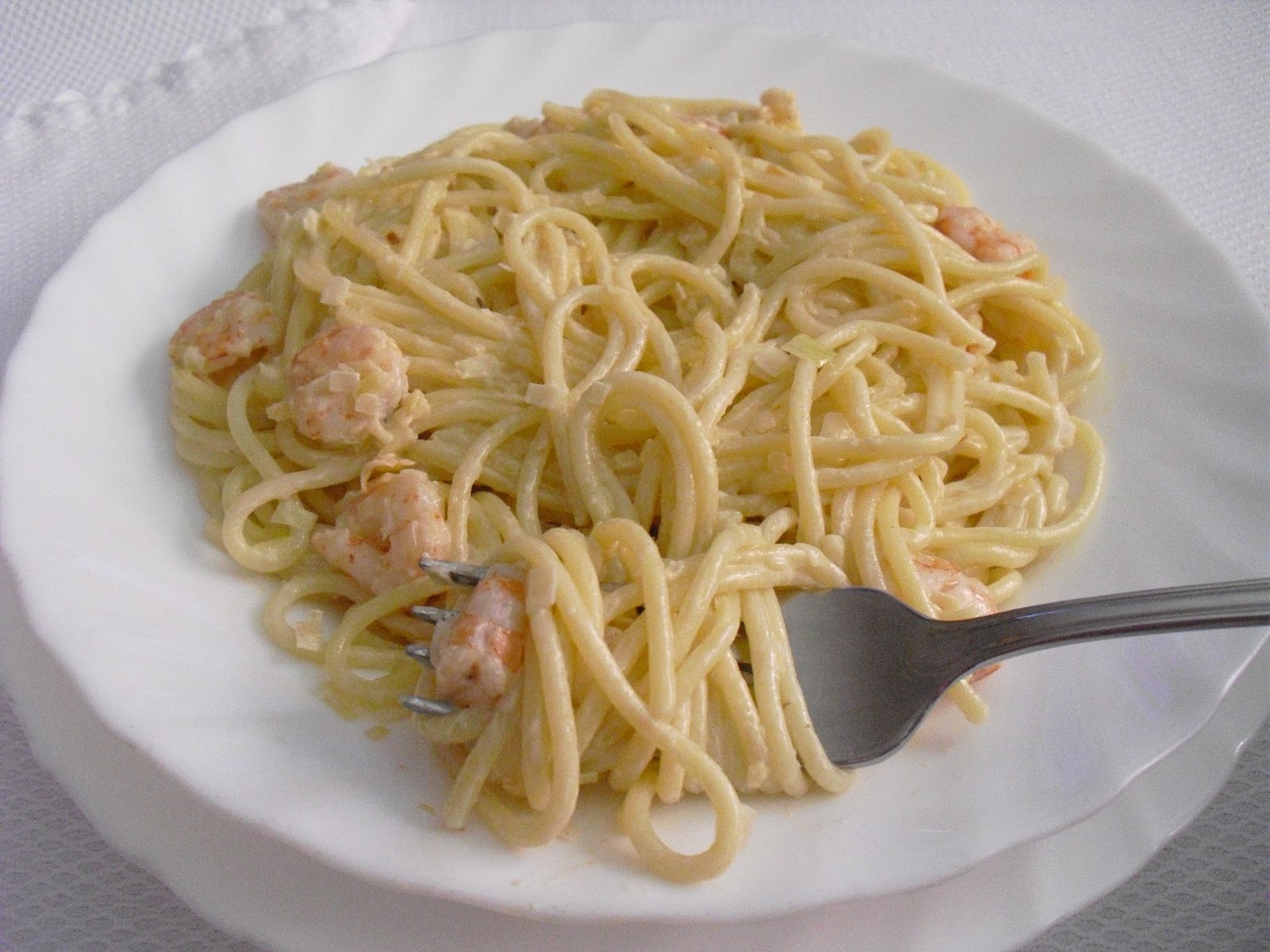 Espaguetis con gambas y nata ~ Con sabor a huerto