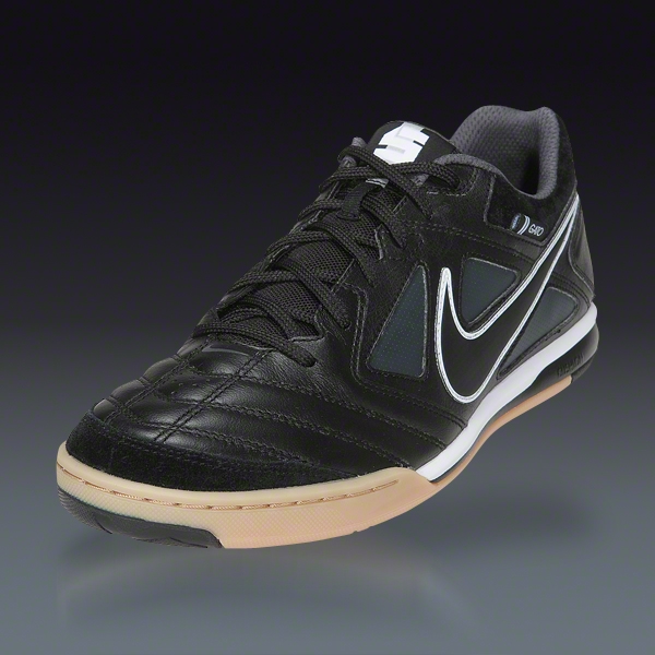 black nike futsal shoes