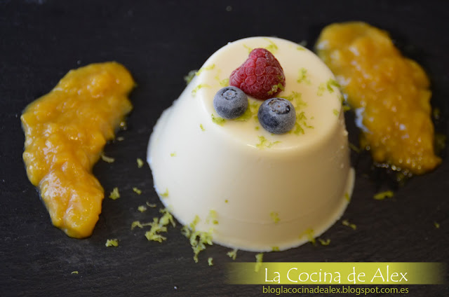 Panna Cotta De Queso Con Melocotón
