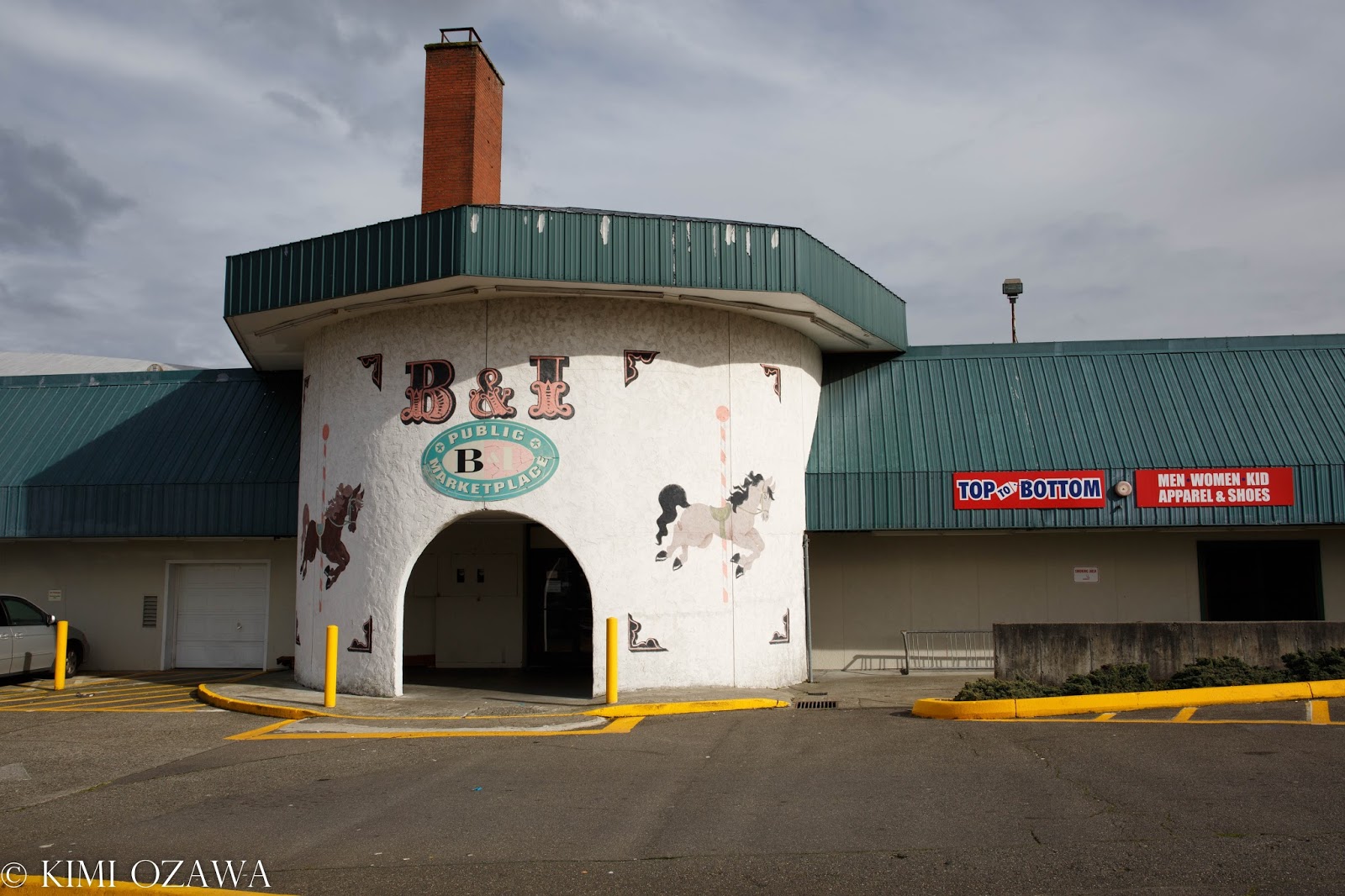 4 Kids, 2 Happy and Tired Parents B & I Circus Store of One and Only Ivan