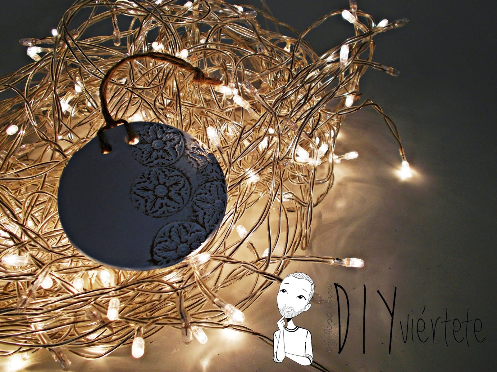 DIY-adorno navideño-ideas decoración-pasta de modelar-porcelana fria-fimo-arcilla polimérica-encaje-dorado-Navidad (2)