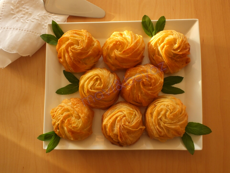 GONCA GÜL BÖREK MAVİ BEYAZ YEMEKLER